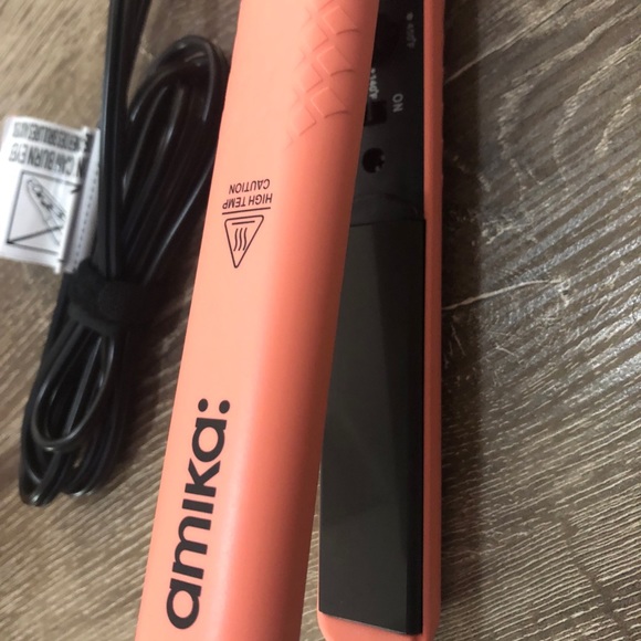 Amika hair straightener - Picture 3 of 4